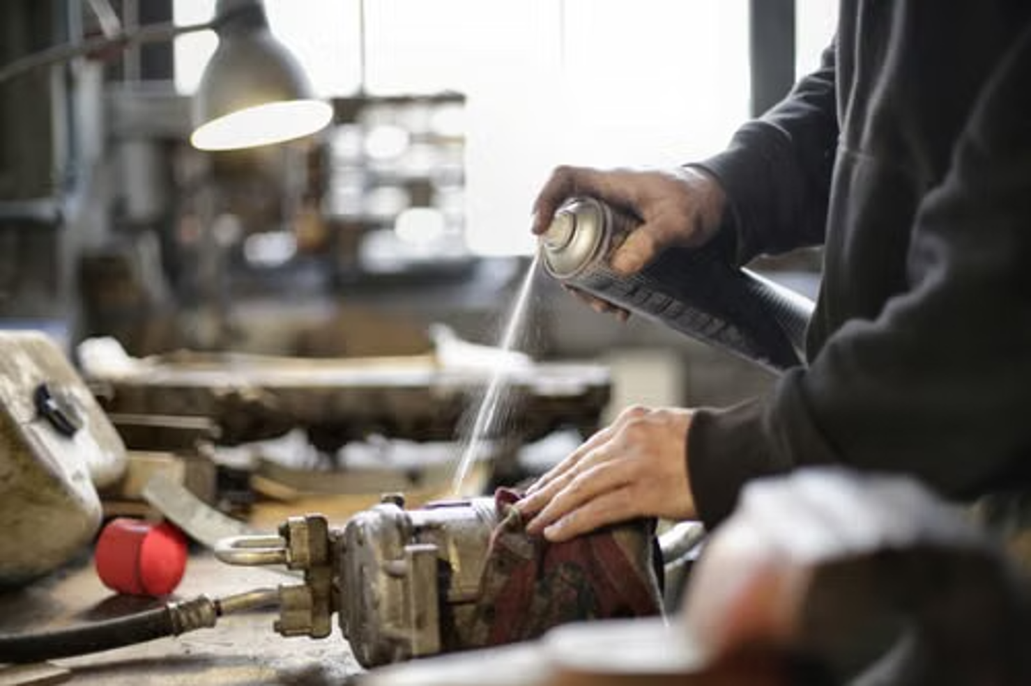 Maintaining pneumatic air tools with proper lubrication